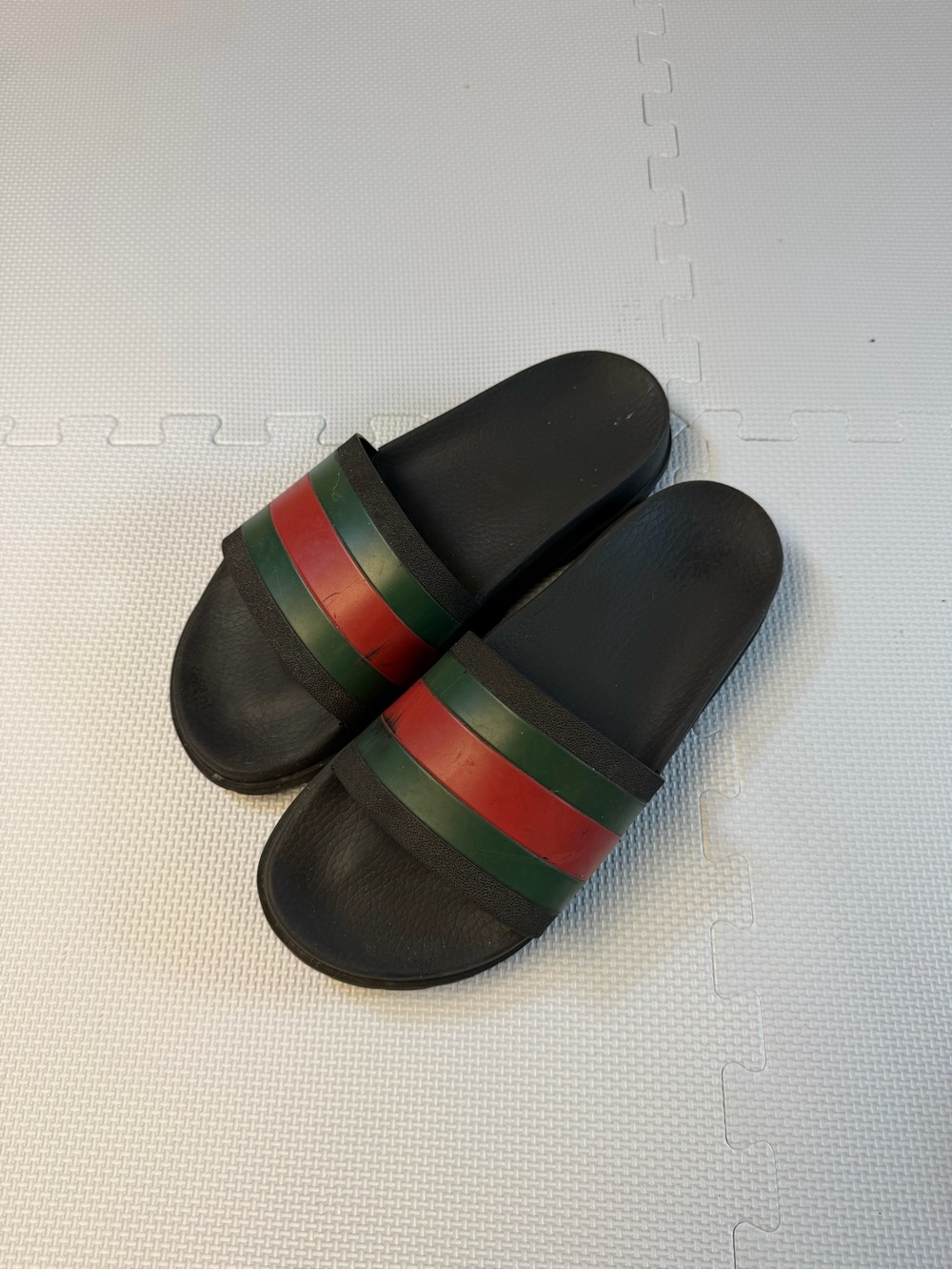 Gucci Men's Rubber Slide Sandal Black Rubber, Size 11 US Iconic Stripe Logo
